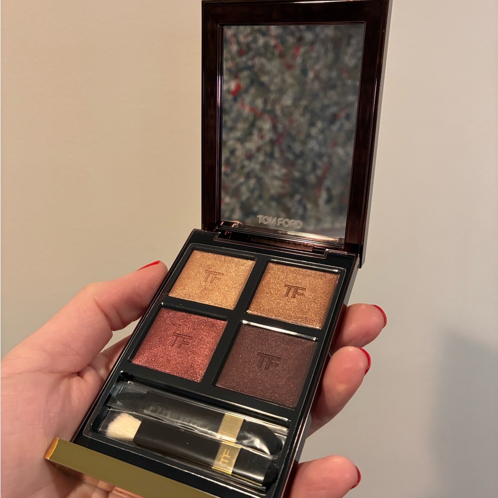 Tom Ford Honeymoon Eye Quad in Black and Gold - Picture 5 of 6